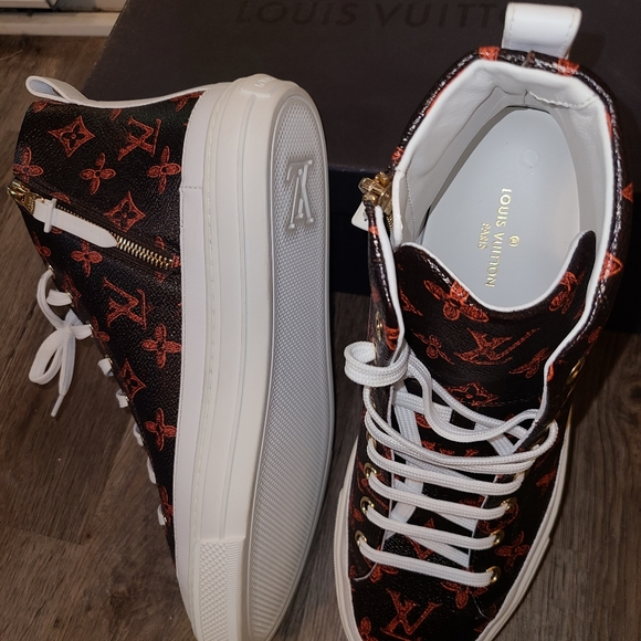 Louis Vuitton Catogram Stellar Sneaker Boot. Unisex - Picture 5 of 11